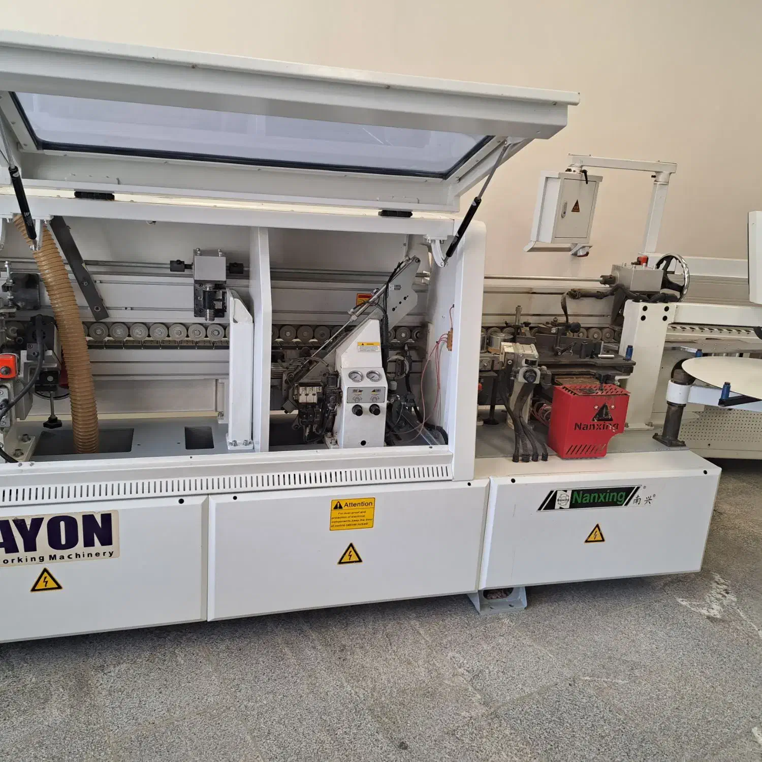 لبه چسبان وکیوم آسانسوری دورکن|ماشینآلات صنعتی|مشهد, نوید|دیوار