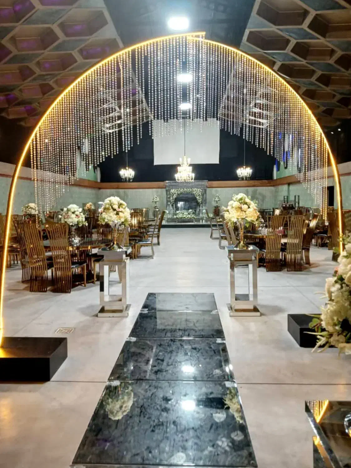 ۱۴۰۰ متر پلیس راه سفره خانه رستوران ۱۲۰۰ متر تالار|اجارهٔ مغازه و غرفه|تبریز, |دیوار