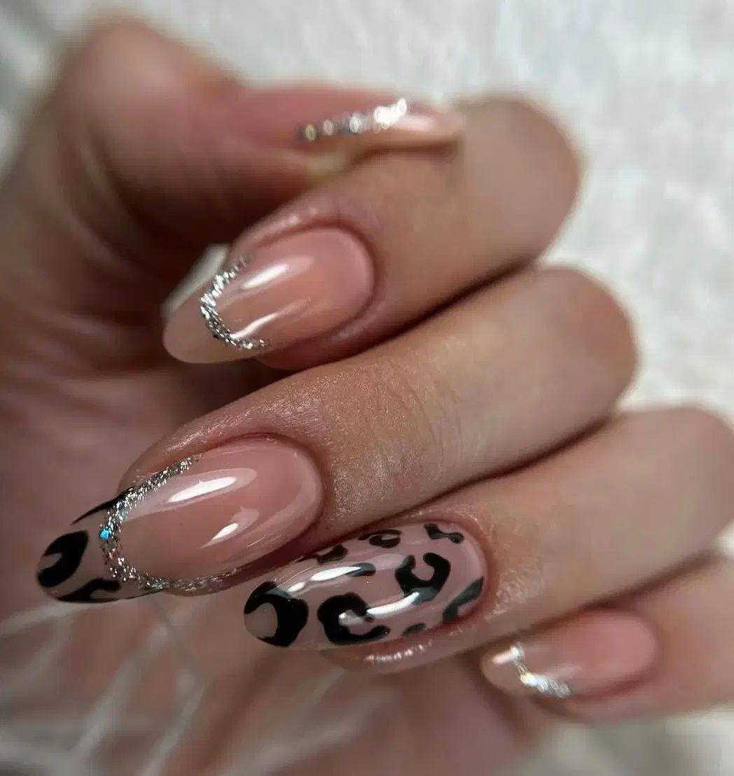 تخفیفات بلک فرایدی برای خدمات ناخن و مژه+آموزش|خدمات آرایشگری و زیبایی|برخوار, |دیوار