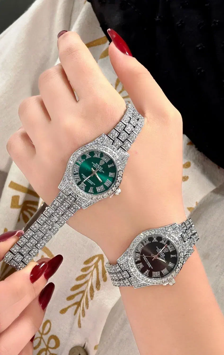 ساعت نگین دار|ساعت|ابریشم, |دیوار