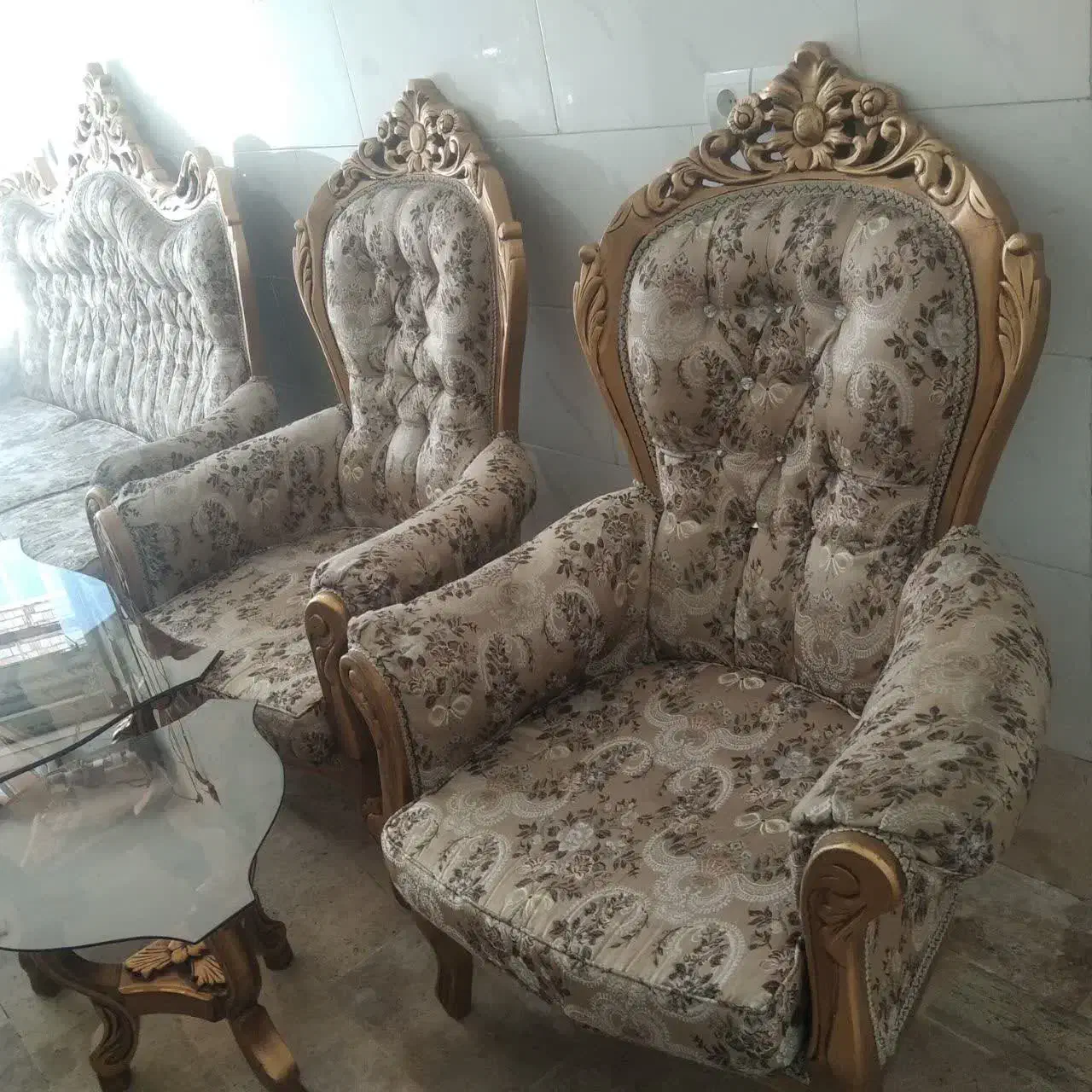 مبلمان سلطنتی ۹ نفره سالم|مبلمان خانگی و میز عسلی|قم, زنبیل آباد|دیوار