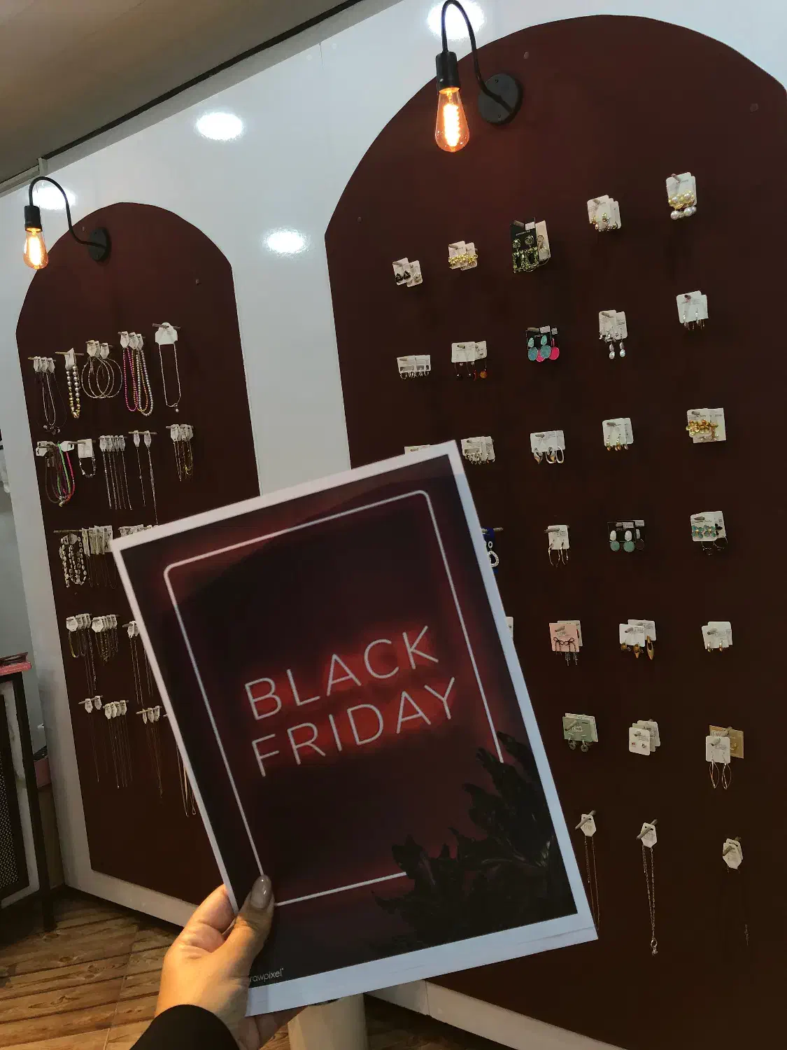 اف بلک فرایدی گالری چریا|بدلیجات|بندر انزلی, سپه|دیوار