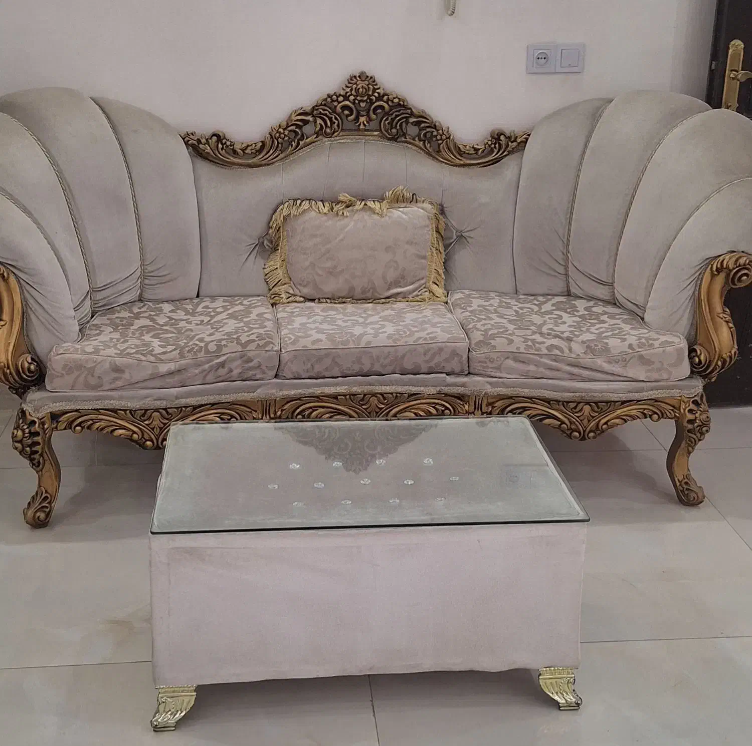 مبل ۷ نفره|مبلمان خانگی و میز عسلی|قرچک, میرزائی شمالی|دیوار