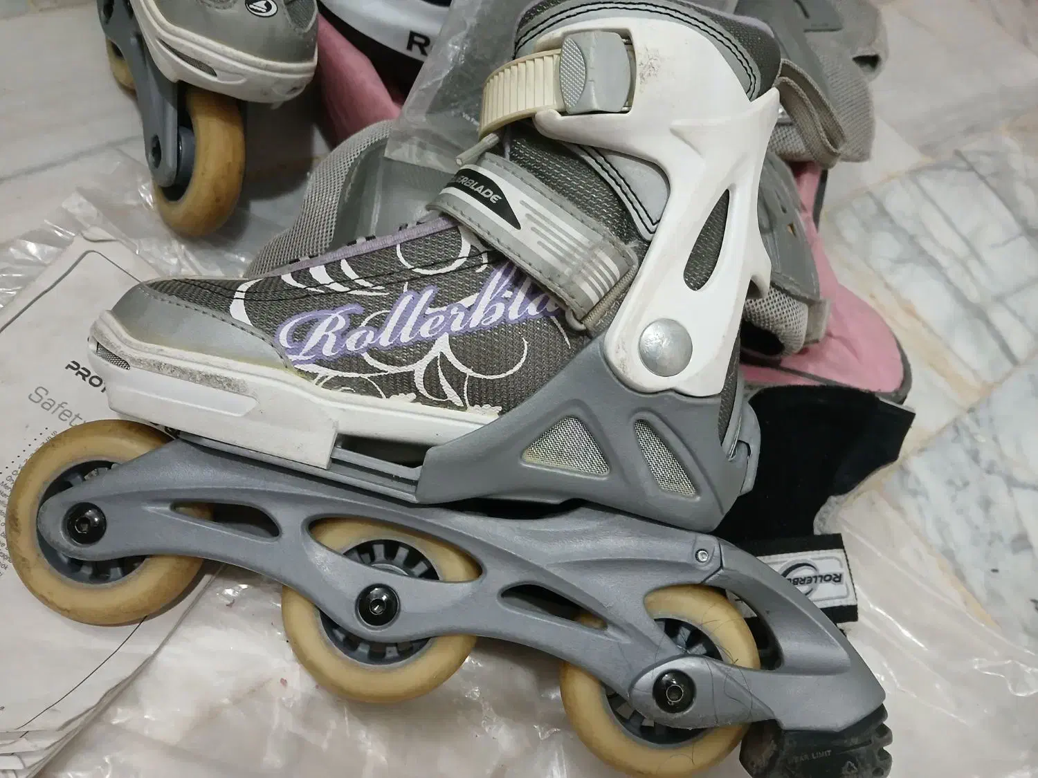 اسکیتRollerblad اصلی درحدنون|دوچرخه، اسکیت، اسکوتر|کرج, کوی کارمندان شمالی|دیوار