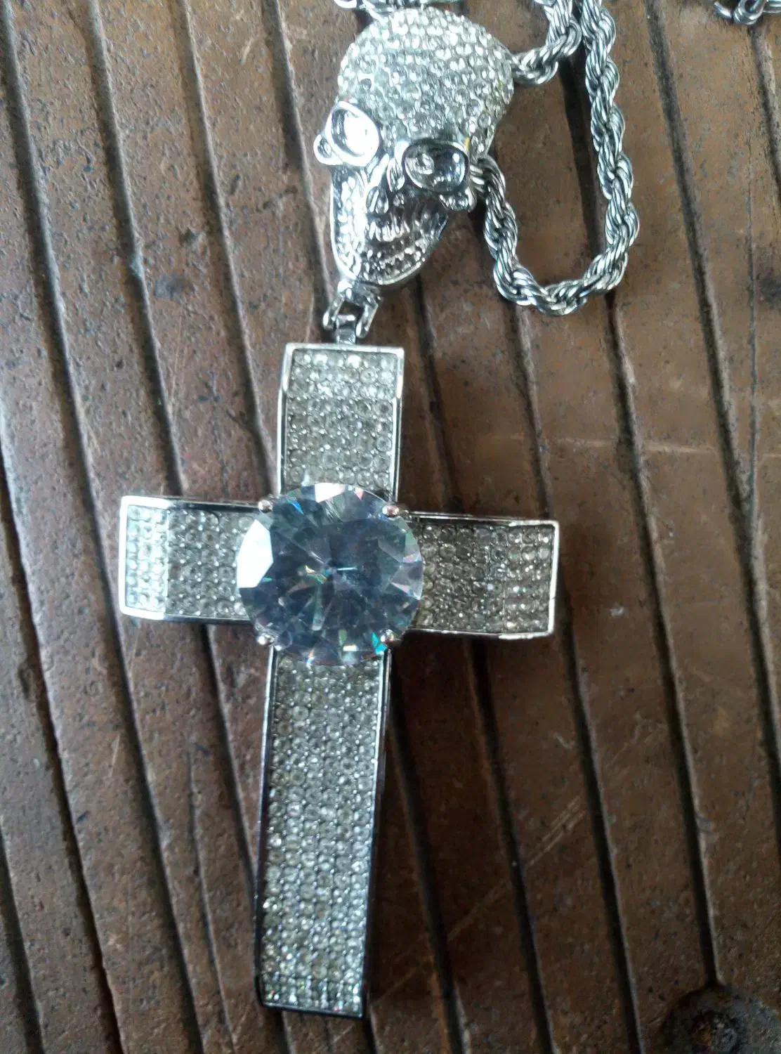 گردنبند صلیب فول نگین|جواهرات|رشت, بازار|دیوار