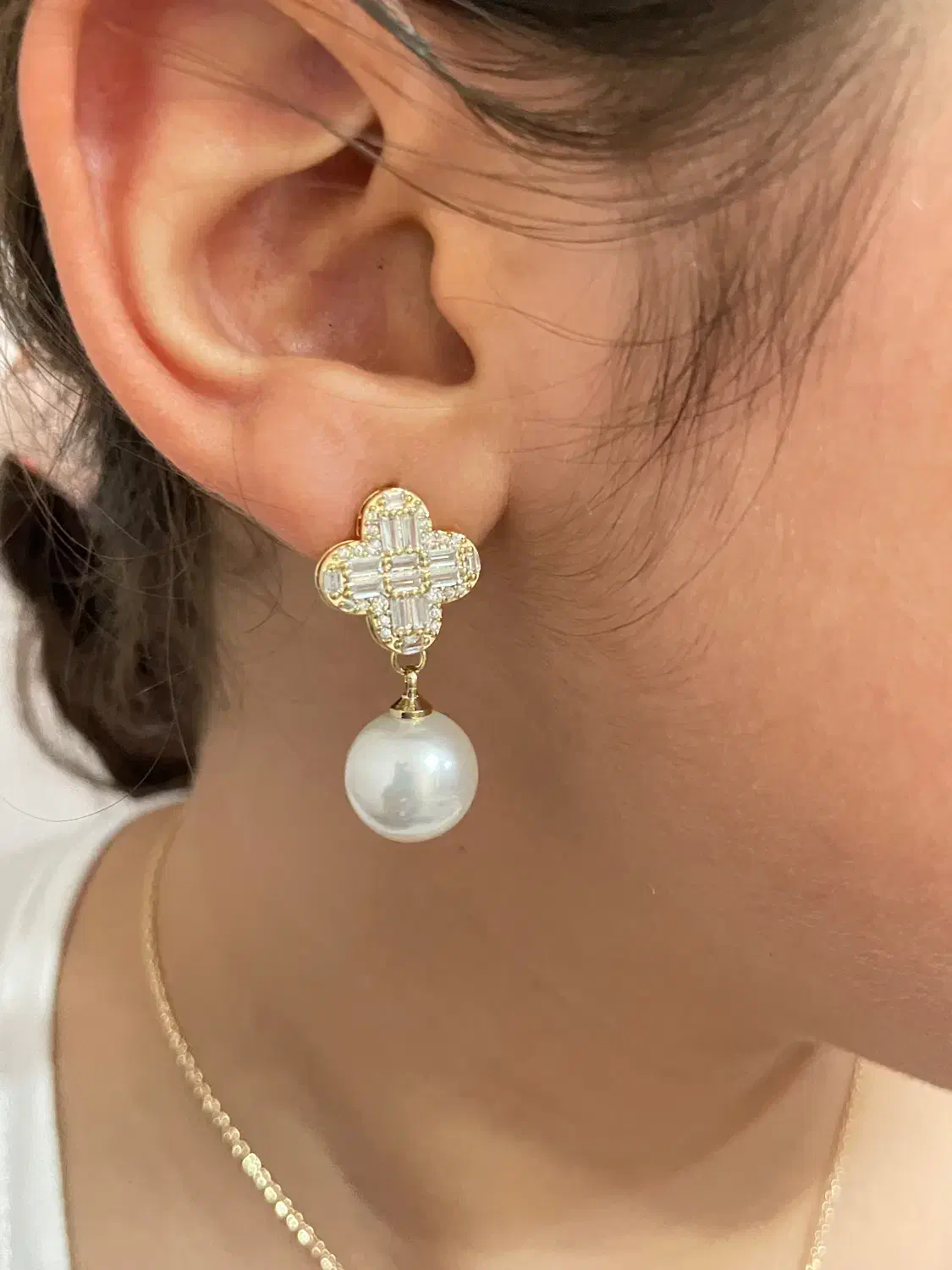 گوشواره میخی|بدلیجات|شیراز, شهرک گلدشت حافظ|دیوار