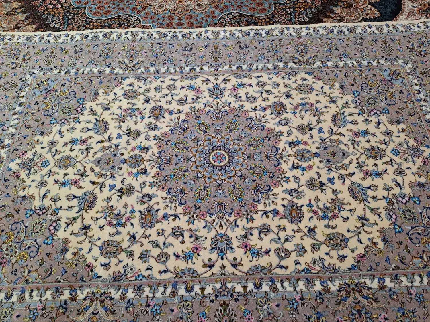 رنگ و خامه قالی ۴۲ خانه|فرش|کاشان, گبرها|دیوار