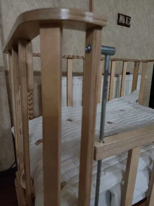 تخت نوزاد کنار مادر|تخت و صندلی بچه|قم, نوقطار|دیوار