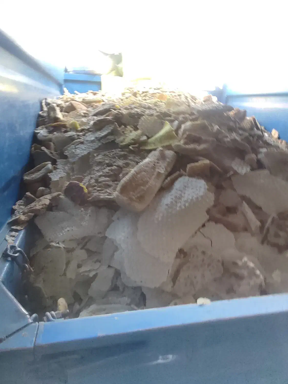 نان خشک مخصوص گوسفند .میش .بز.بره .|حیوانات مزرعه|فریمان, |دیوار