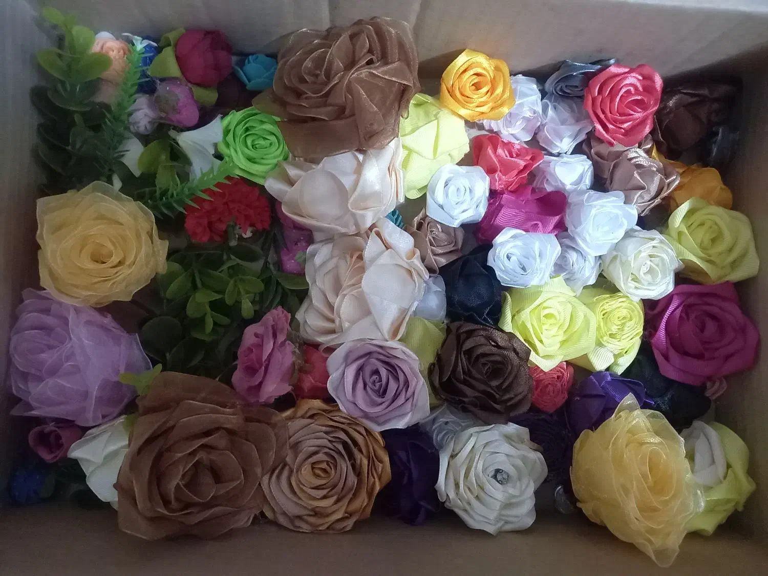 ربان و گل ساتنی|گل مصنوعی|قائن, |دیوار