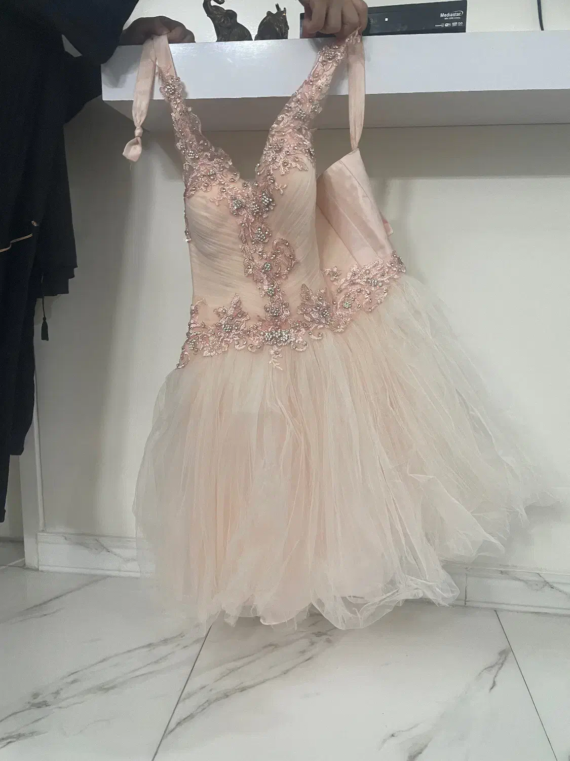 لباس مجلسی|لباس|ری, شهرک نظامی|دیوار