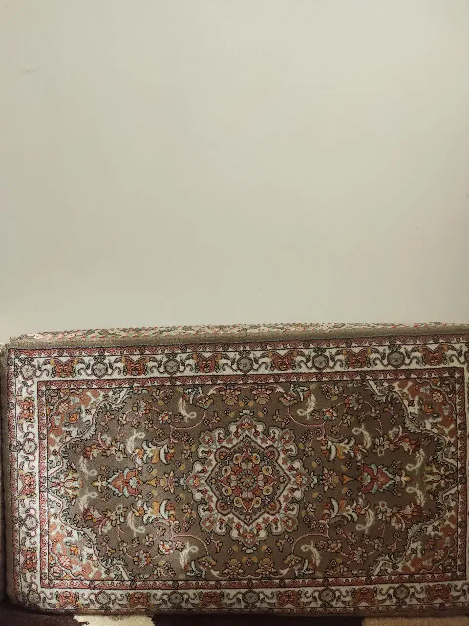 ۲عدد گلیم فرش و۶عددپشتی سالم ودر حد نو|گلیم، جاجیم، گبه|پرند, فاز ۴|دیوار