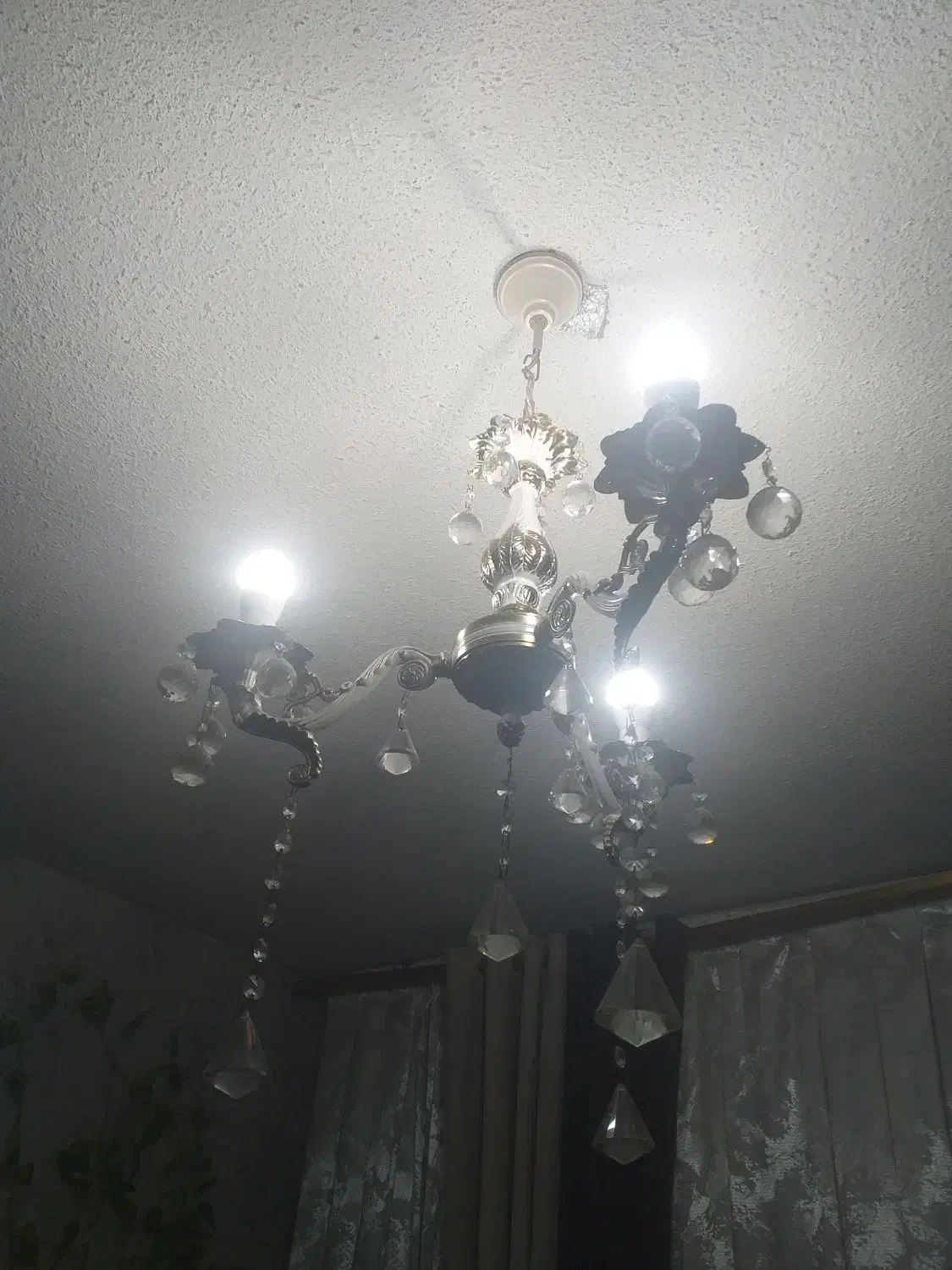 لوستر سه شاخه رنگ سفید|لوستر و چراغ آویز|اسلام‌شهر, شهرک واوان|دیوار