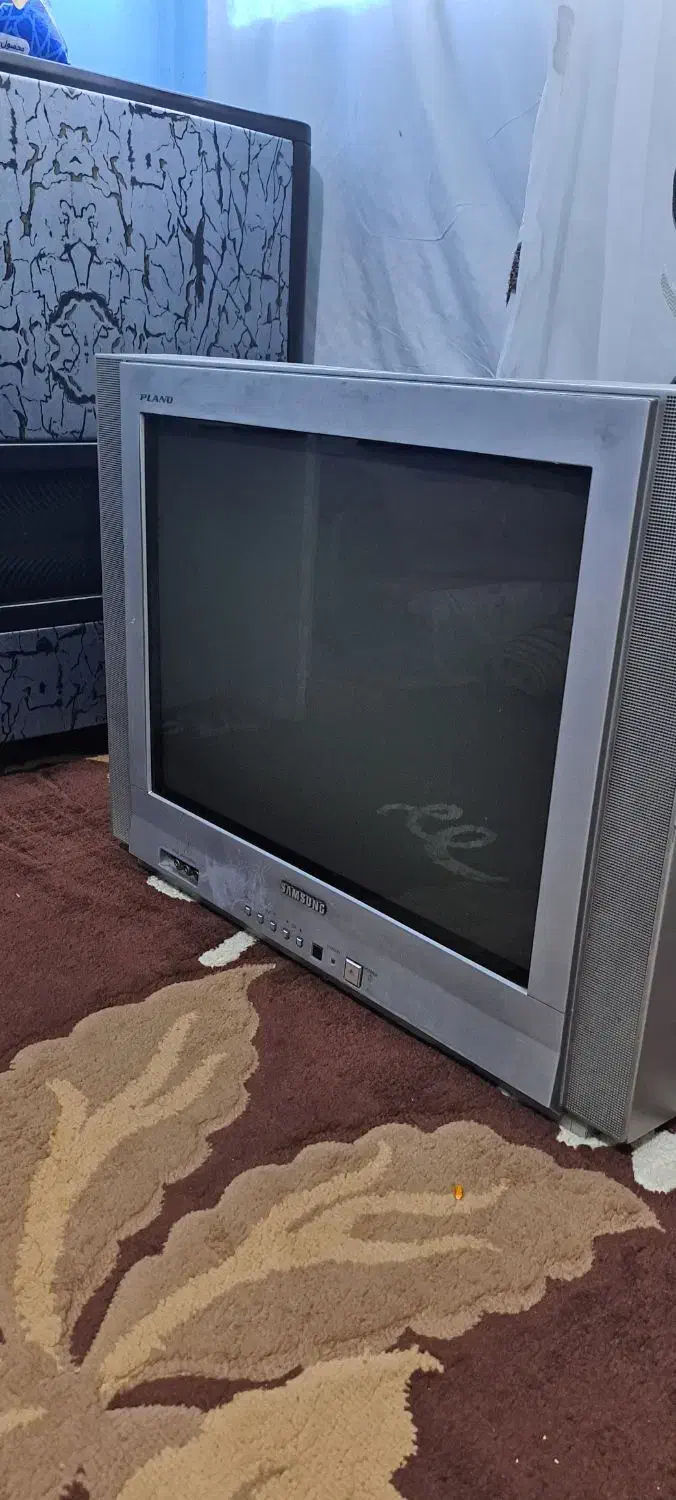 تلویزیون ۲۱ اینچ|تلویزیون و پروژکتور|رباط‌کریم, رباط‌کریم|دیوار