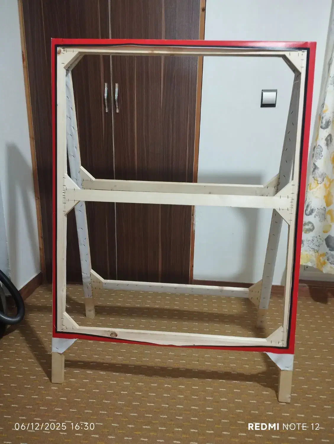 پایه دوطرفه چوبی جهت نصب بنرهای تبلیغاتی ایستاده|فروشگاه و مغازه|پیربازار, |دیوار