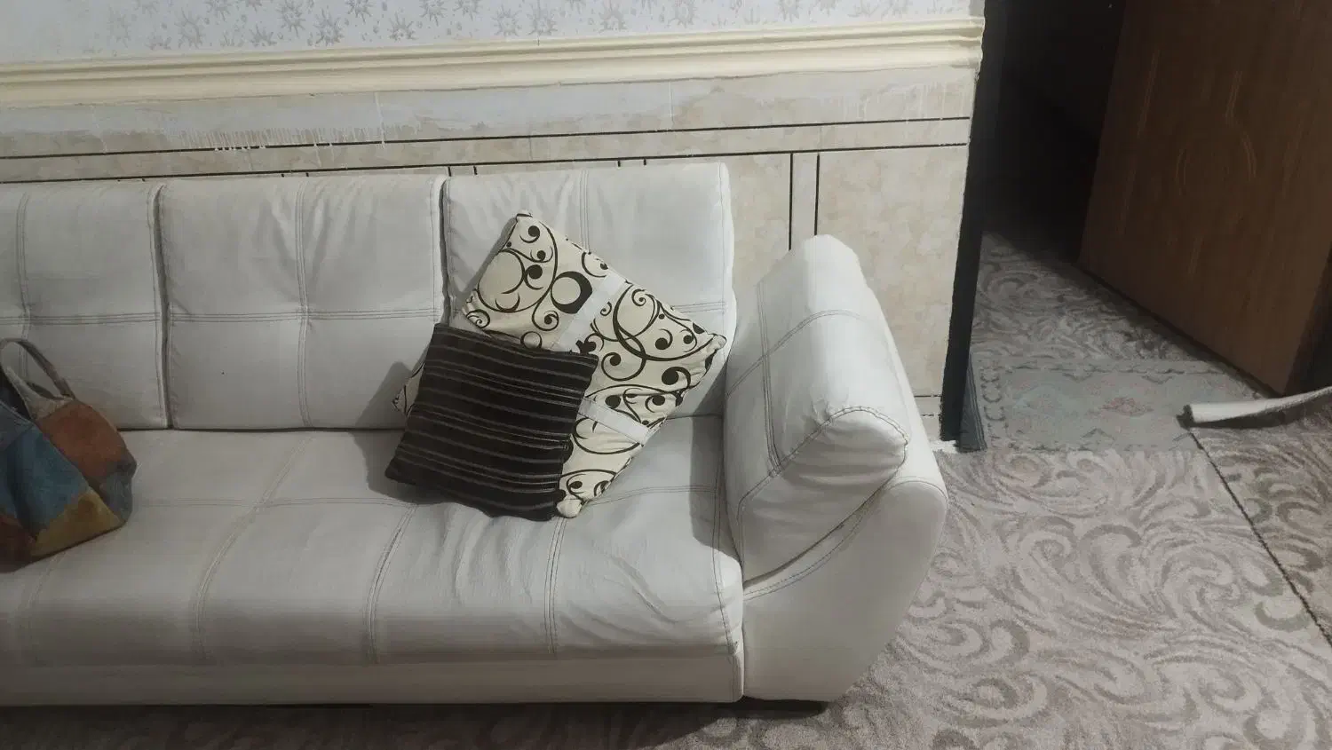 مبل چرم سفید|مبلمان خانگی و میز عسلی|اهواز, کمپلو جنوبی|دیوار