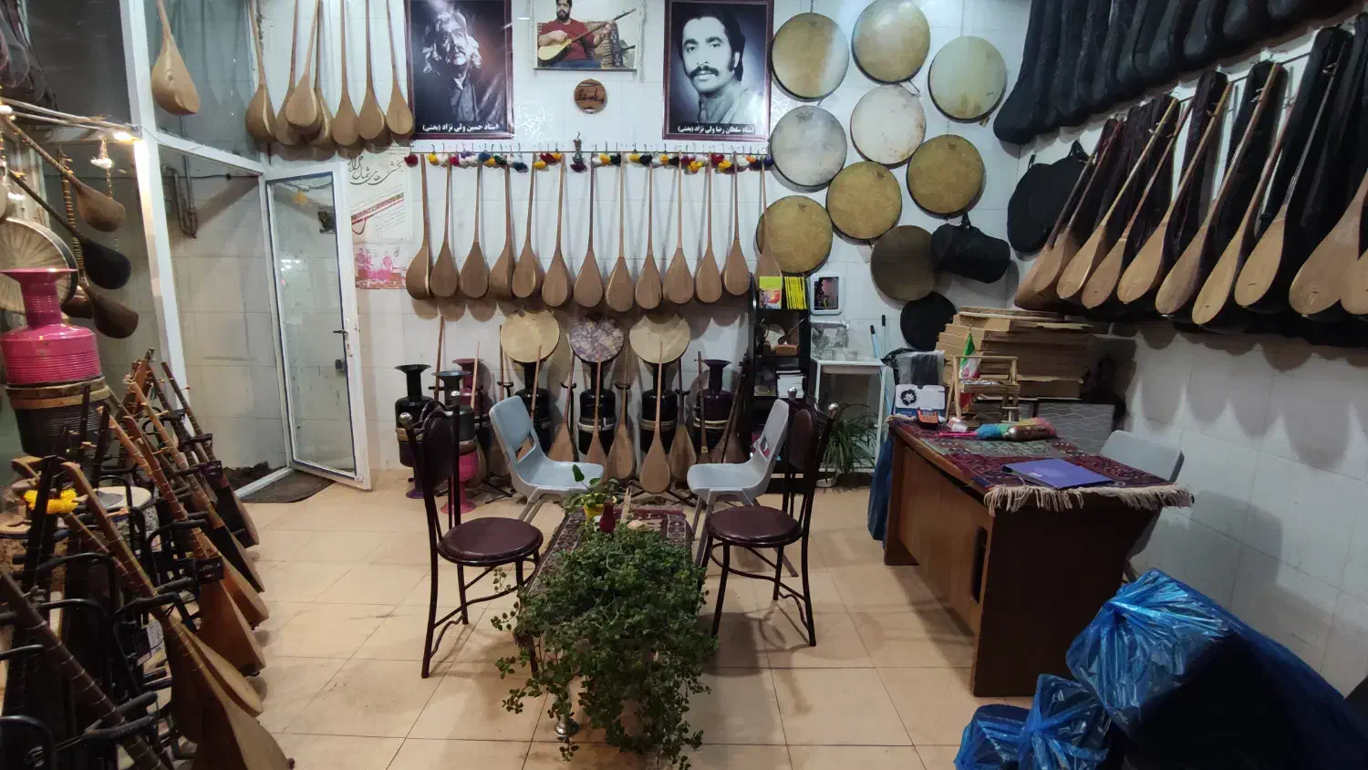 دوتار|سازهای سنتی|شیروان (خراسان), |دیوار