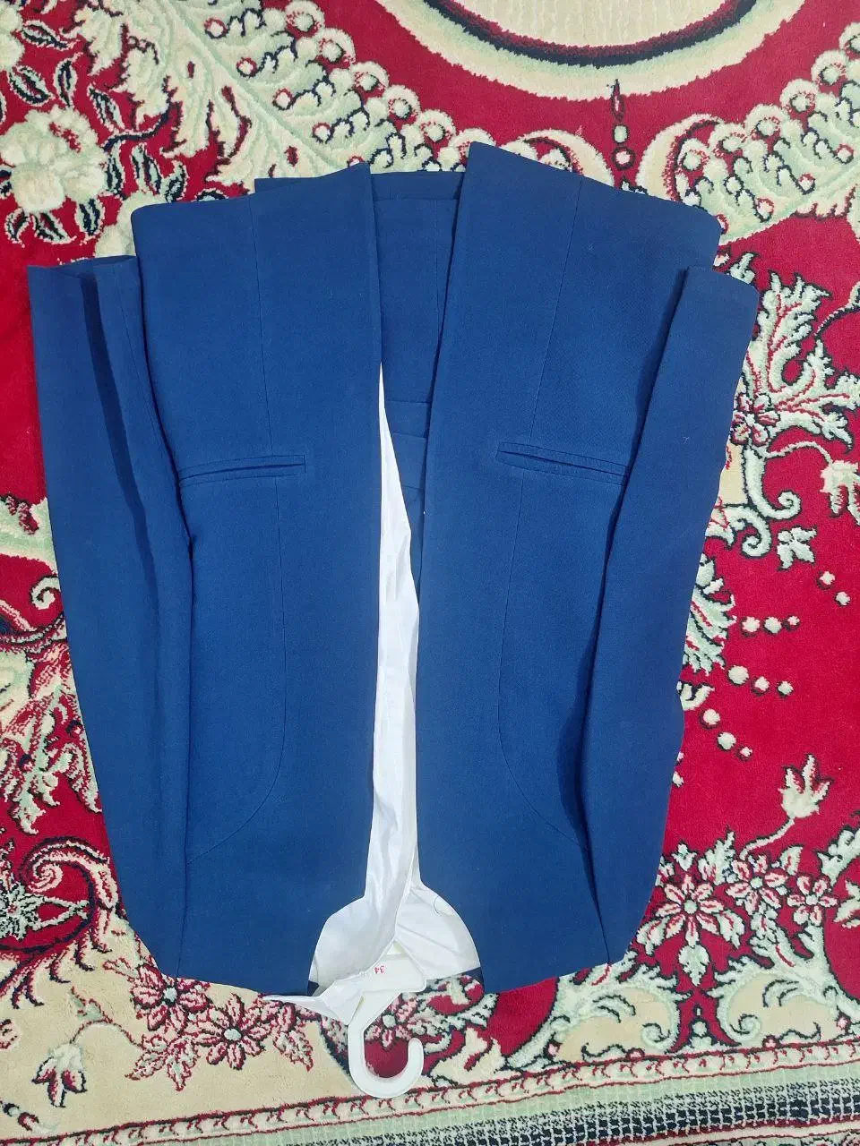 در حد نو|لباس|قائن, |دیوار