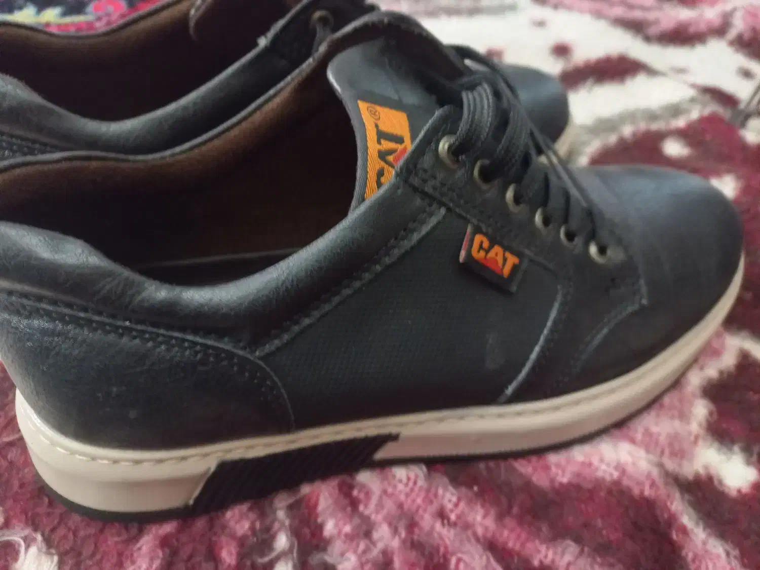 کفش نو|کیف، کفش، کمربند|باسمنج, |دیوار