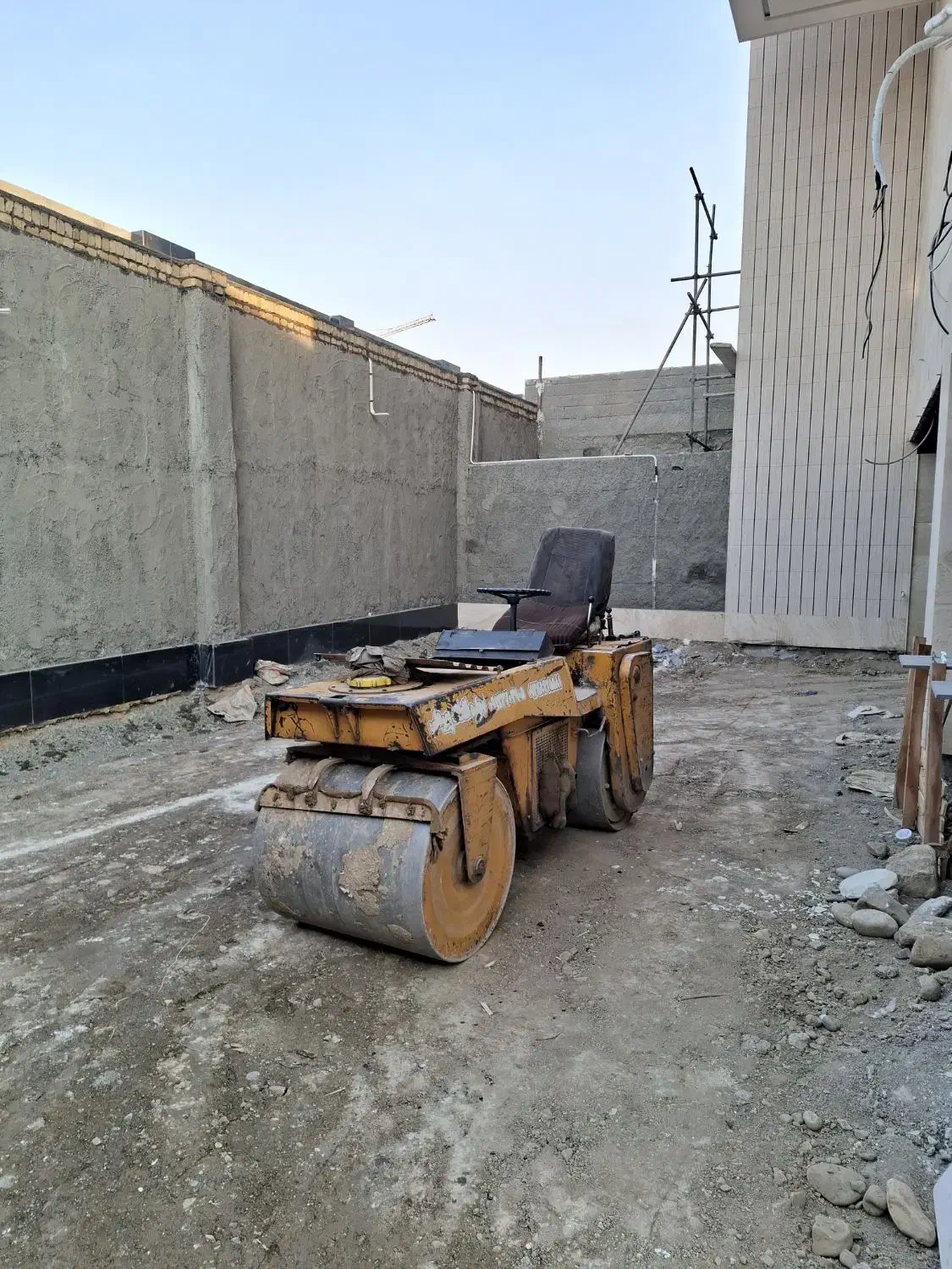 اجاره دهی غلطک 20تنی10تنی کوبیدن زیرسازی مخلوط خاک|خدمات حمل و نقل|صباشهر, |دیوار