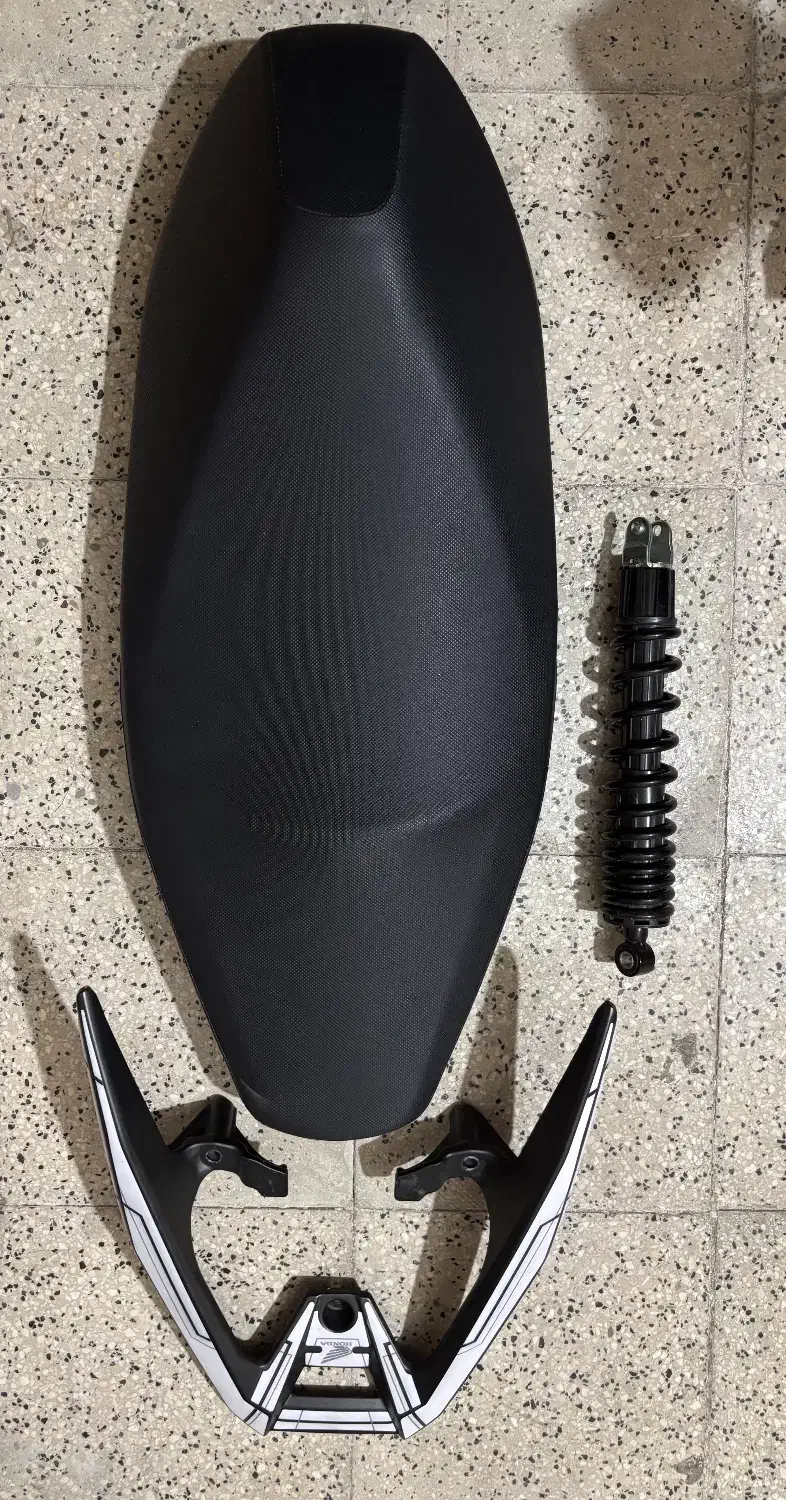 لوازم کلیک ۱۶۰ لاستیک j200 (زین ترکبند فلاپ)|قطعات یدکی و لوازم جانبی|تهران, کامرانیه|دیوار