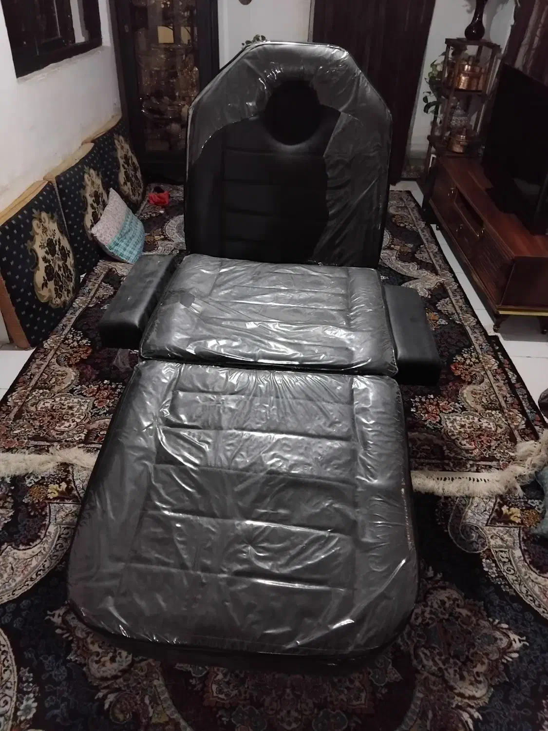 صندلی آرایشگری تتو بدن|آرایشگاه و سالنهای زیبایی|لاهیجان, آهندان|دیوار