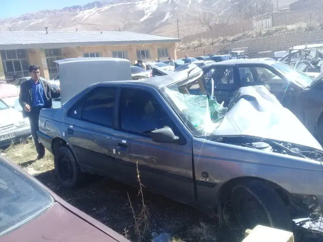 ماشین تصادفی|خودرو سواری و وانت|لردگان, |دیوار