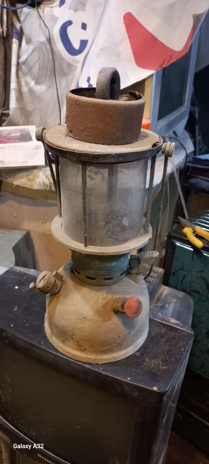 چراغ زنبوری|کلکسیون اشیاء عتیقه|آستانه اشرفیه, |دیوار