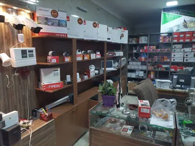 خدمات نصب دوربین مداربسته امکان تجاری و مسکونی|دوربین مداربسته|نجفآباد, امیرآباد|دیوار