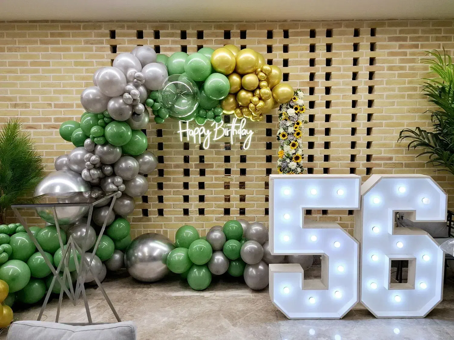 تاج گل بادکنک آرایی ماشین عروس|خدمات پذیرایی، مراسم|اصفهان, باغ فردوس|دیوار