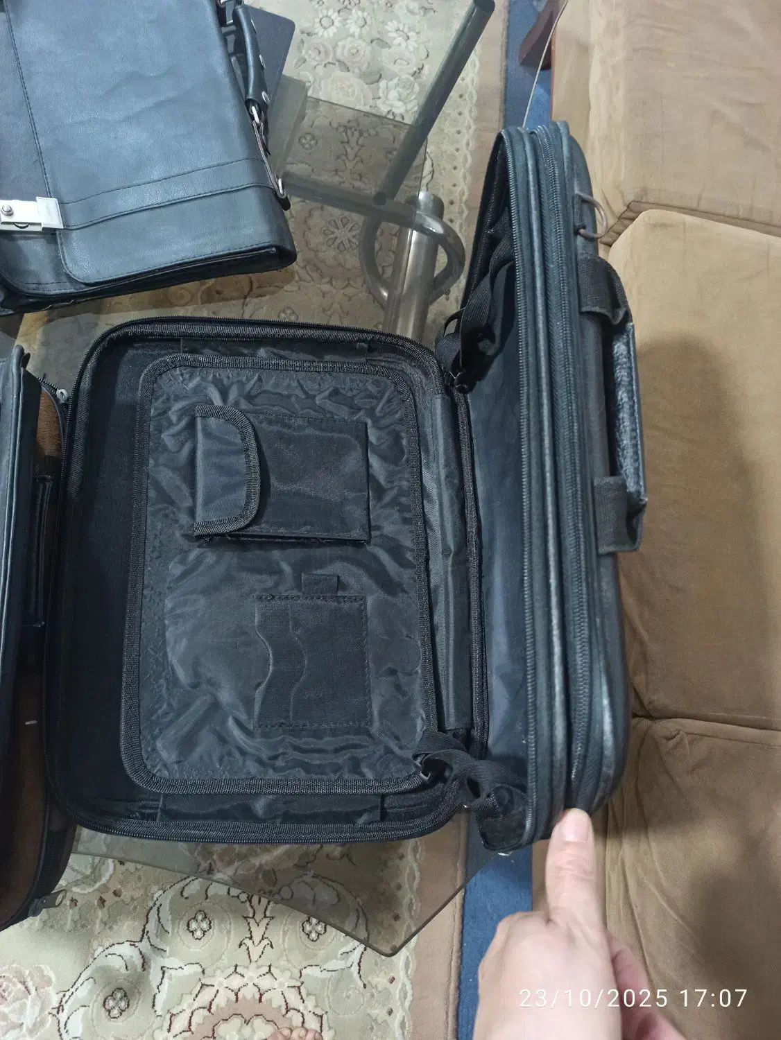 کیف سامسونت در حد|کیف، کفش، کمربند|اندیشه, اندیشه فاز ۴|دیوار