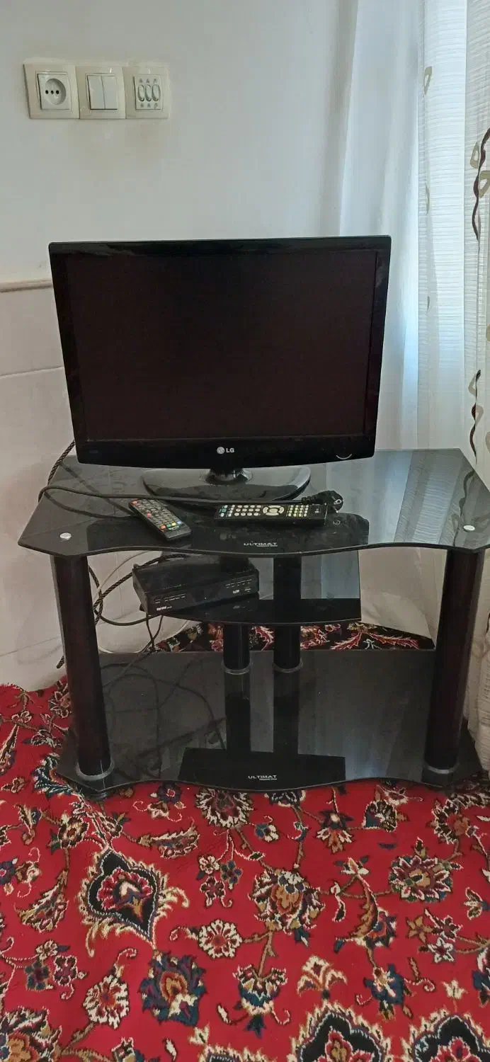 تلویزیون ۲۴ اینچ ال جی ب همراه دیجیتال و میز|تلویزیون و پروژکتور|کاشان, لتحر|دیوار