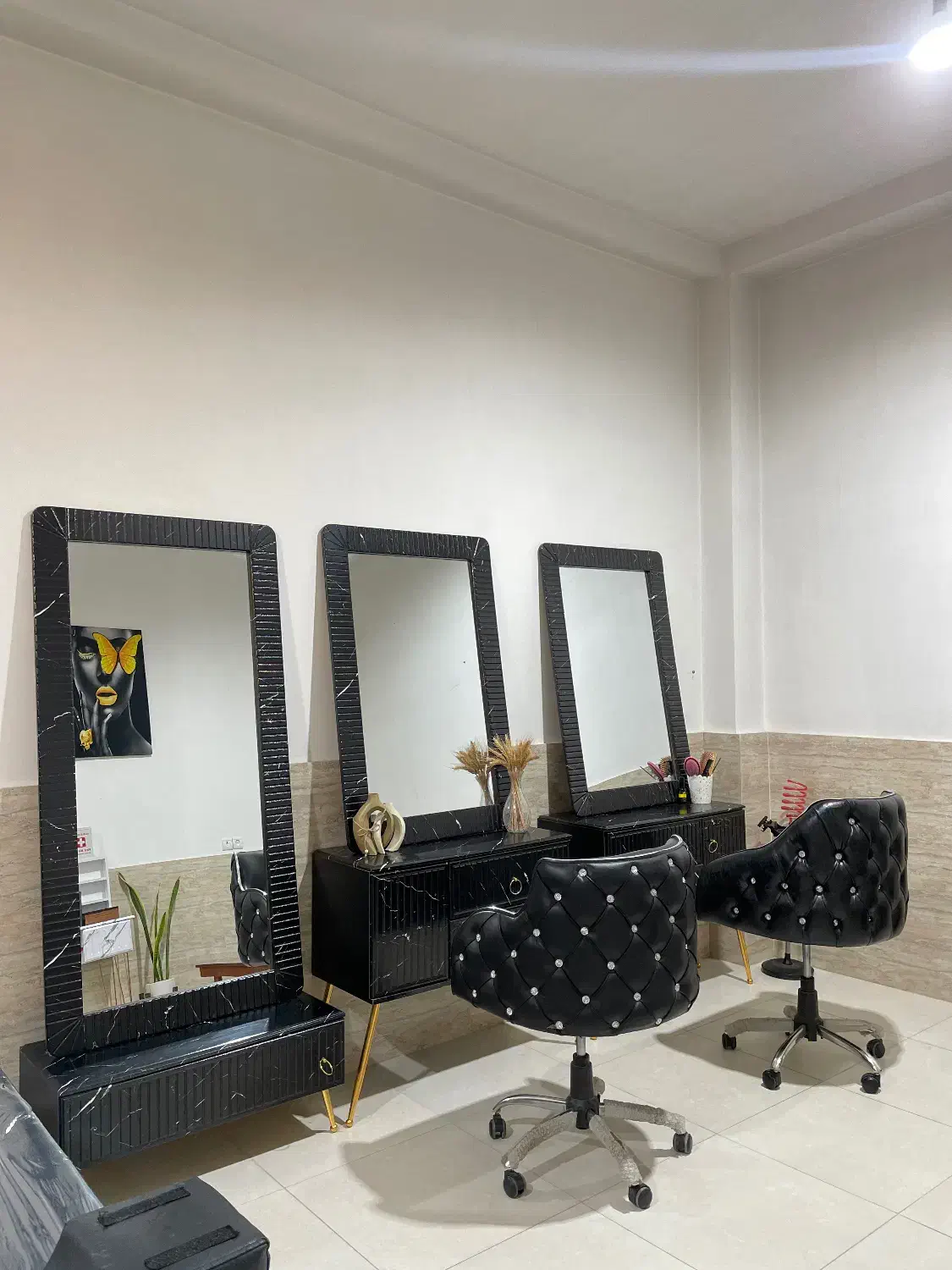 آینه و کنسول و صندلی آرایشگری|آرایشگاه و سالنهای زیبایی|بندر ترکمن, |دیوار