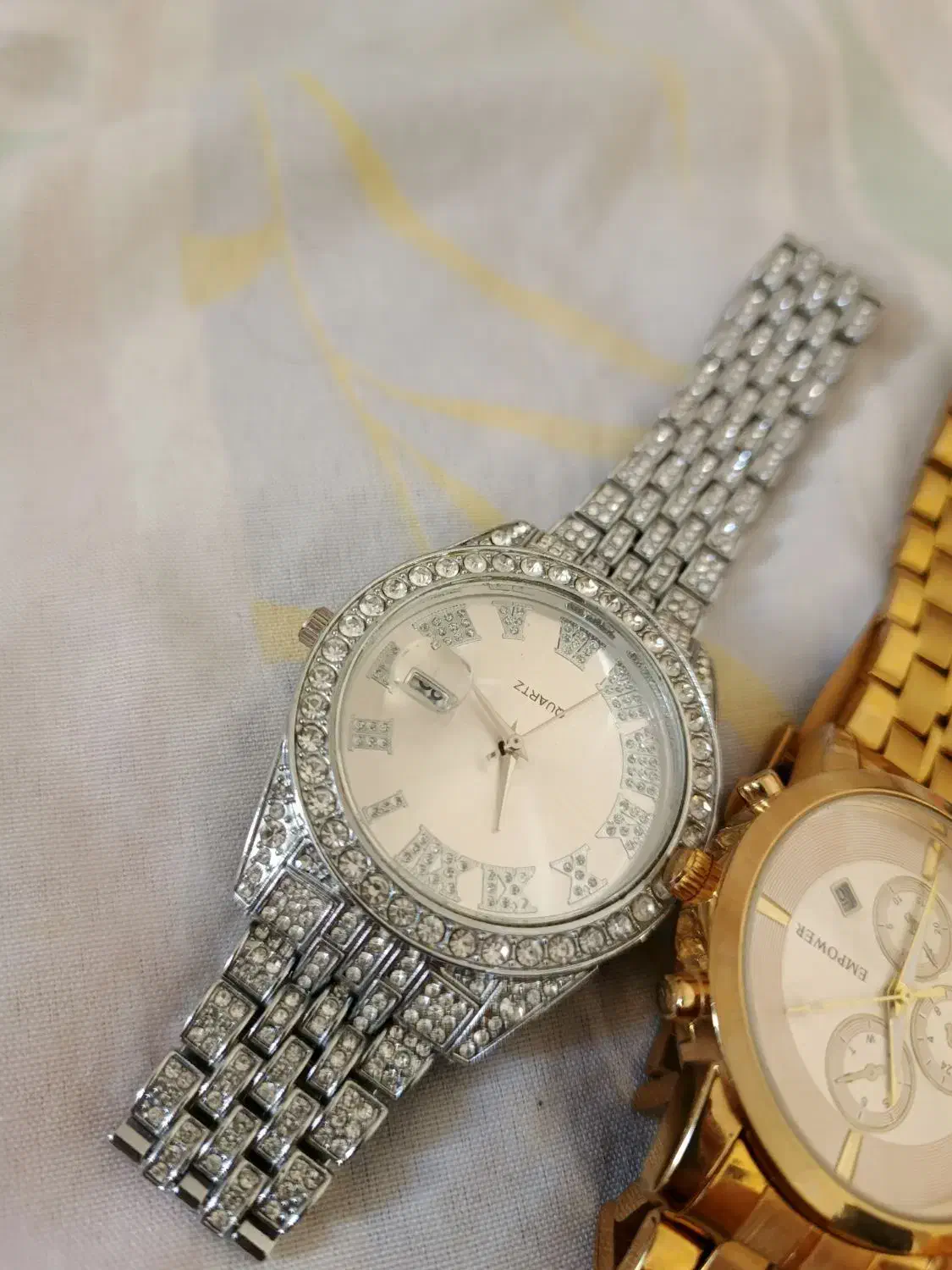 ساعت اصل نو سه عدد معاوضه با گوشی یا نقدا|ساعت|بم, |دیوار