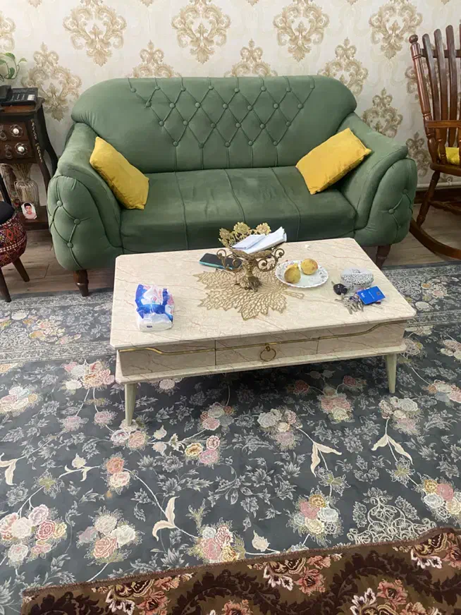 مبل چستر در حد نو میز جلو مبلی و عسلی در حد نو|مبلمان خانگی و میز عسلی|اسلام‌شهر, شهرک قائمیه|دیوار