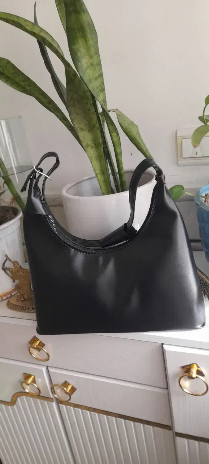 تعدادی کیف|کیف، کفش، کمربند|ساوه, |دیوار