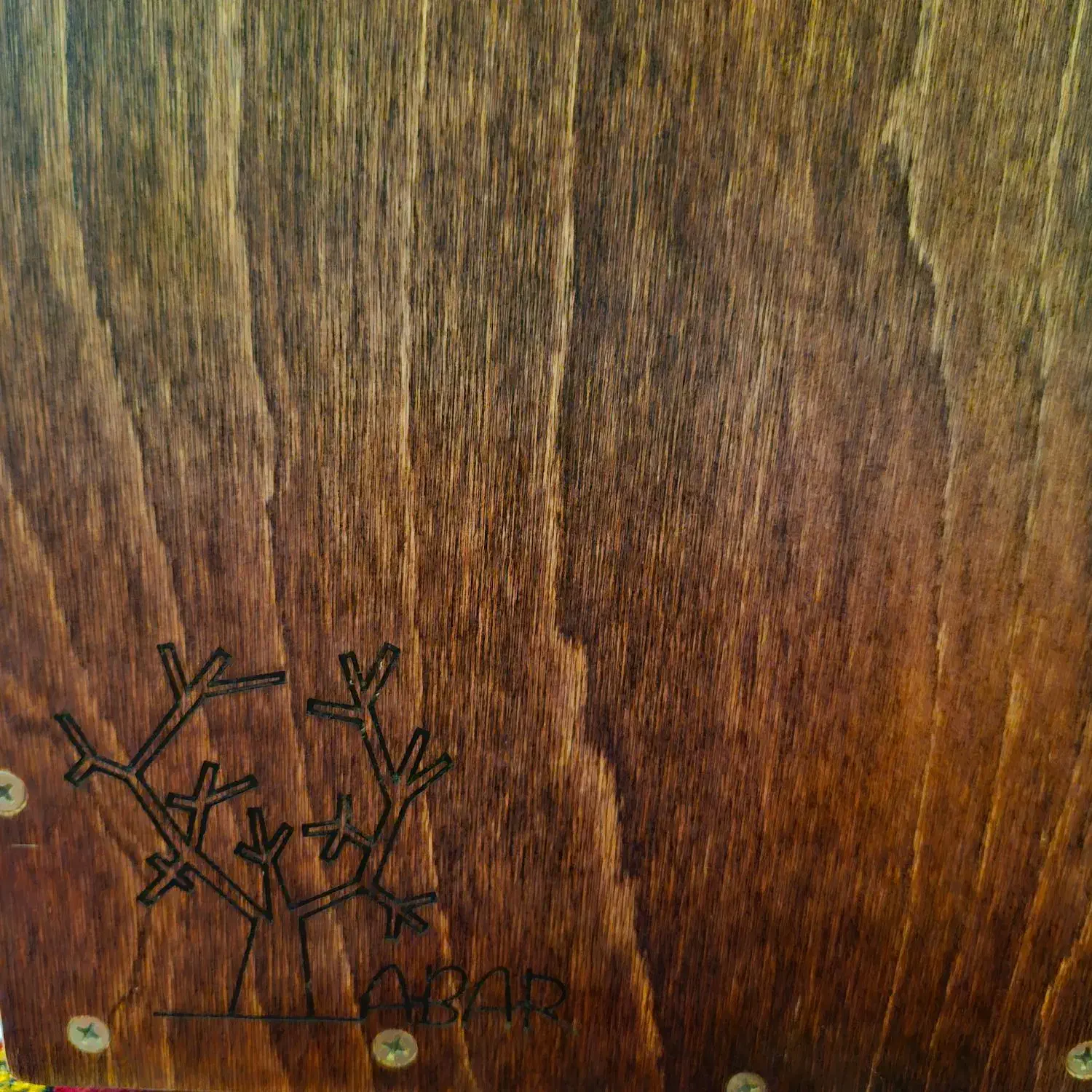 کاخن|درام و پرکاشن|کرج, کوی زنبق|دیوار