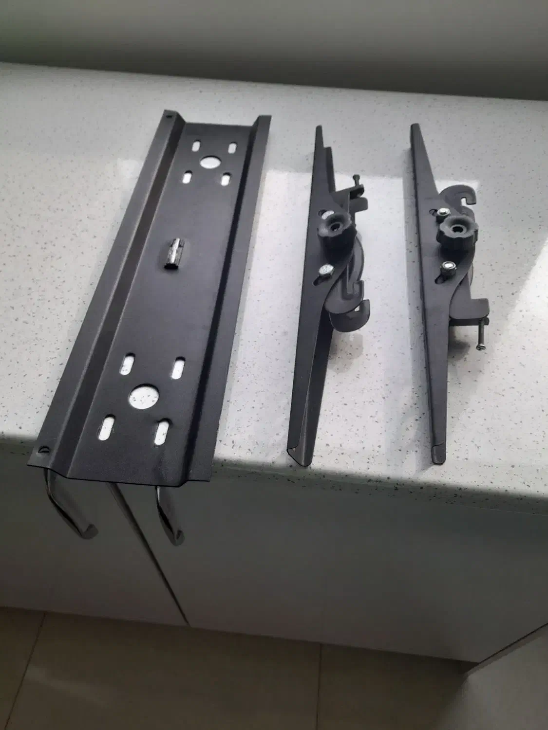 پایه تی وی دیواری سالم و تمیز|تلویزیون و پروژکتور|پاکدشت, پاکدشت (مامازند)|دیوار