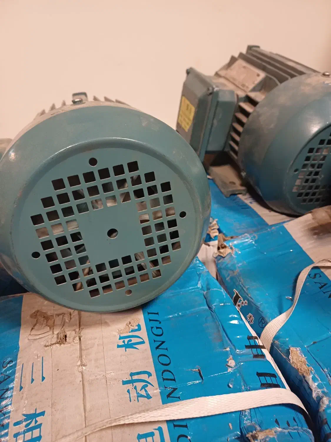 ۴ عدد دینام ۱/۵ کیلووات ۳ فاز چینی ۱۴۰۰ دور|ماشینآلات صنعتی|پاکدشت, خاتون آباد|دیوار