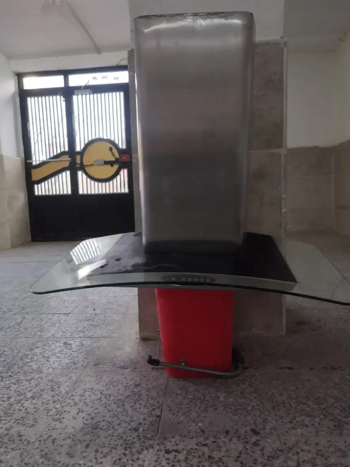 هود بی مکث|هود|مهاجران, |دیوار