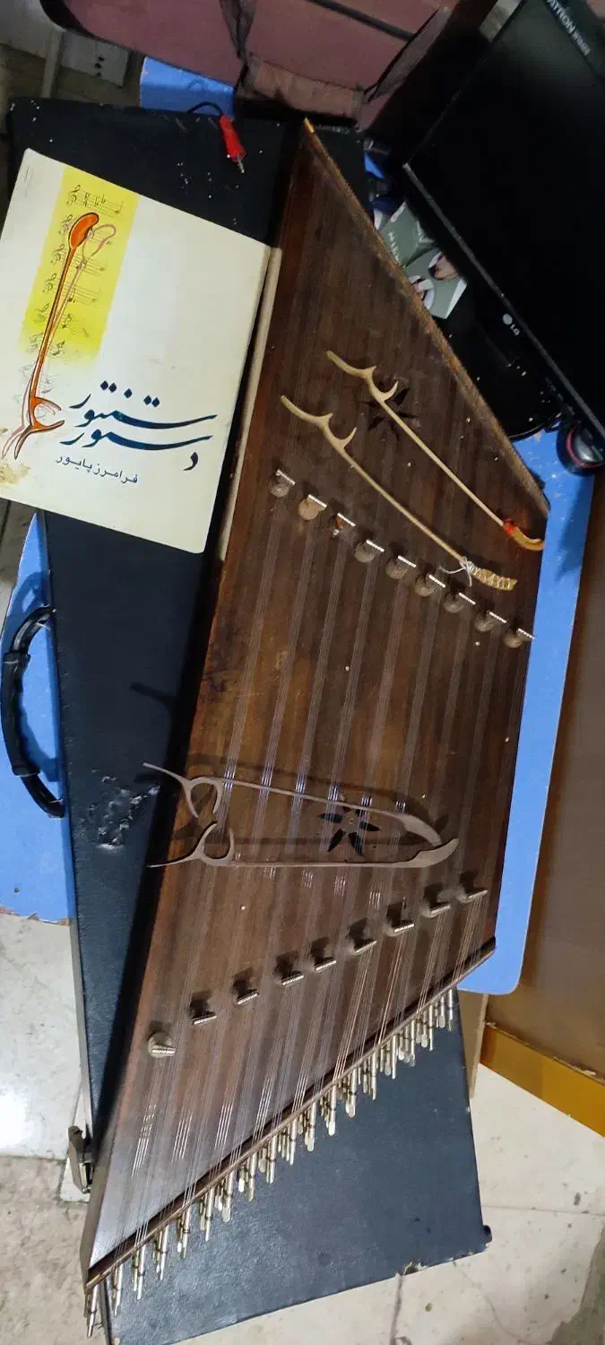 سنتور  . چوب گردو.  سال ساخت 1381|سازهای سنتی|اندیشه, اندیشه فاز ۲|دیوار