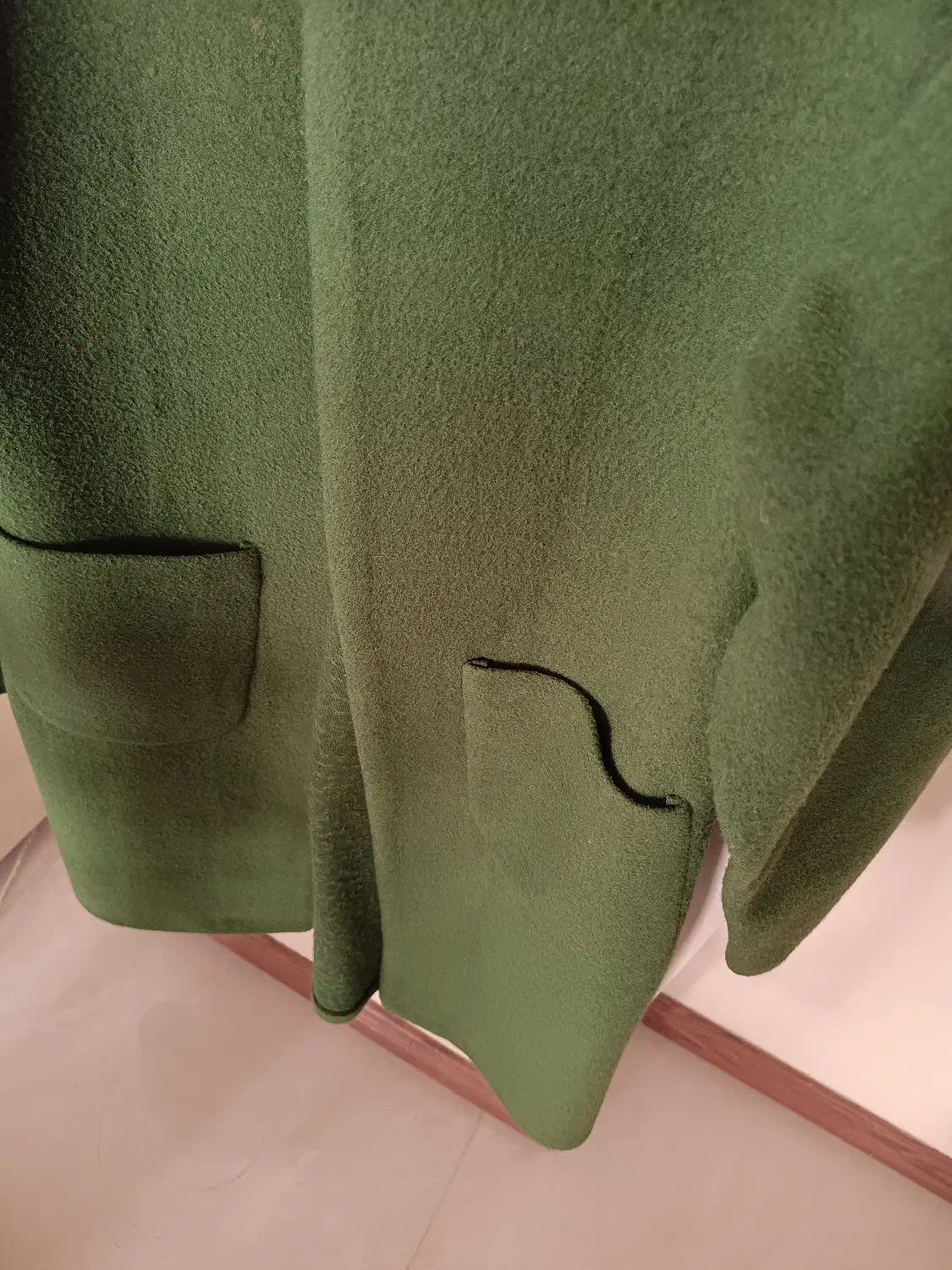 پالتو سبز یلدایی|لباس|رباط‌کریم, رباط‌کریم|دیوار