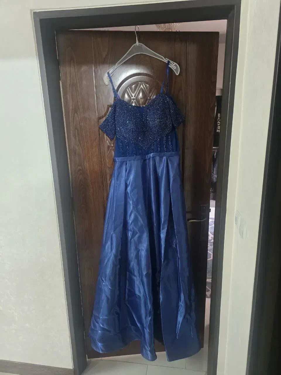 لباس مجلسی|لباس|قم, ناصردیوان|دیوار