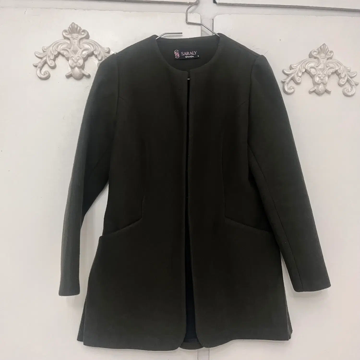 پالتو‌کتی سبز|لباس|اندیشه, اندیشه فاز ۳|دیوار