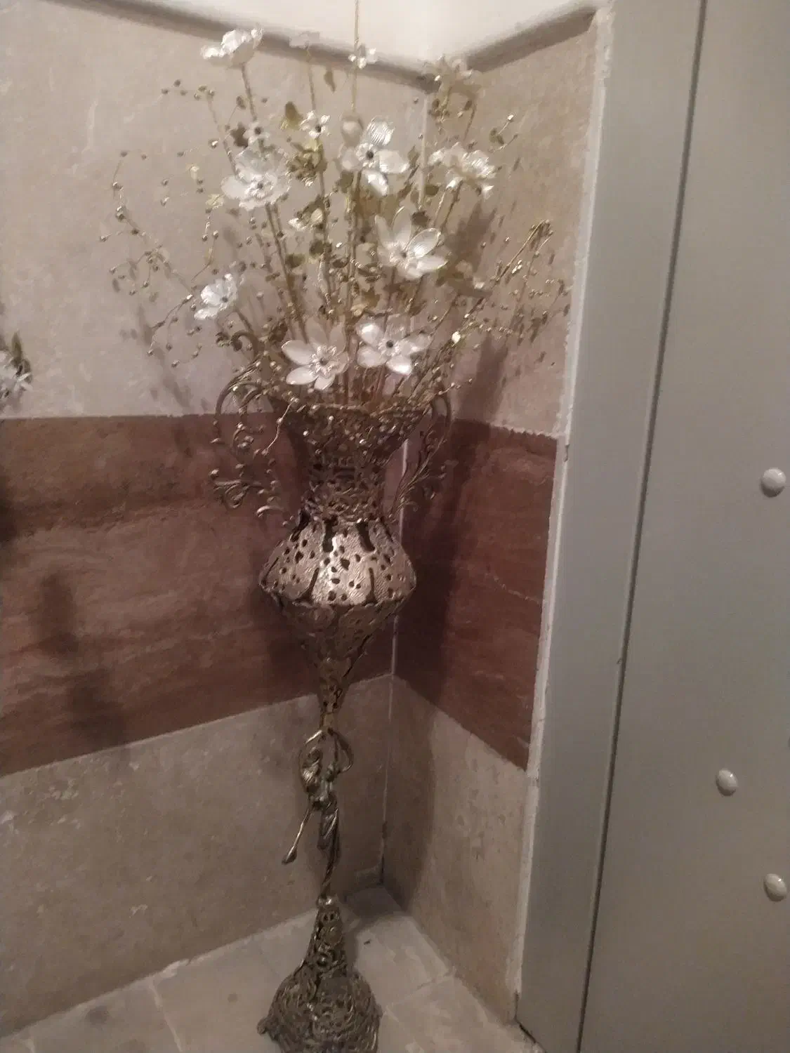 گل و گلدان زیبا|صنایع دستی و سایر لوازم تزئینی|قم, شاه سید علی|دیوار