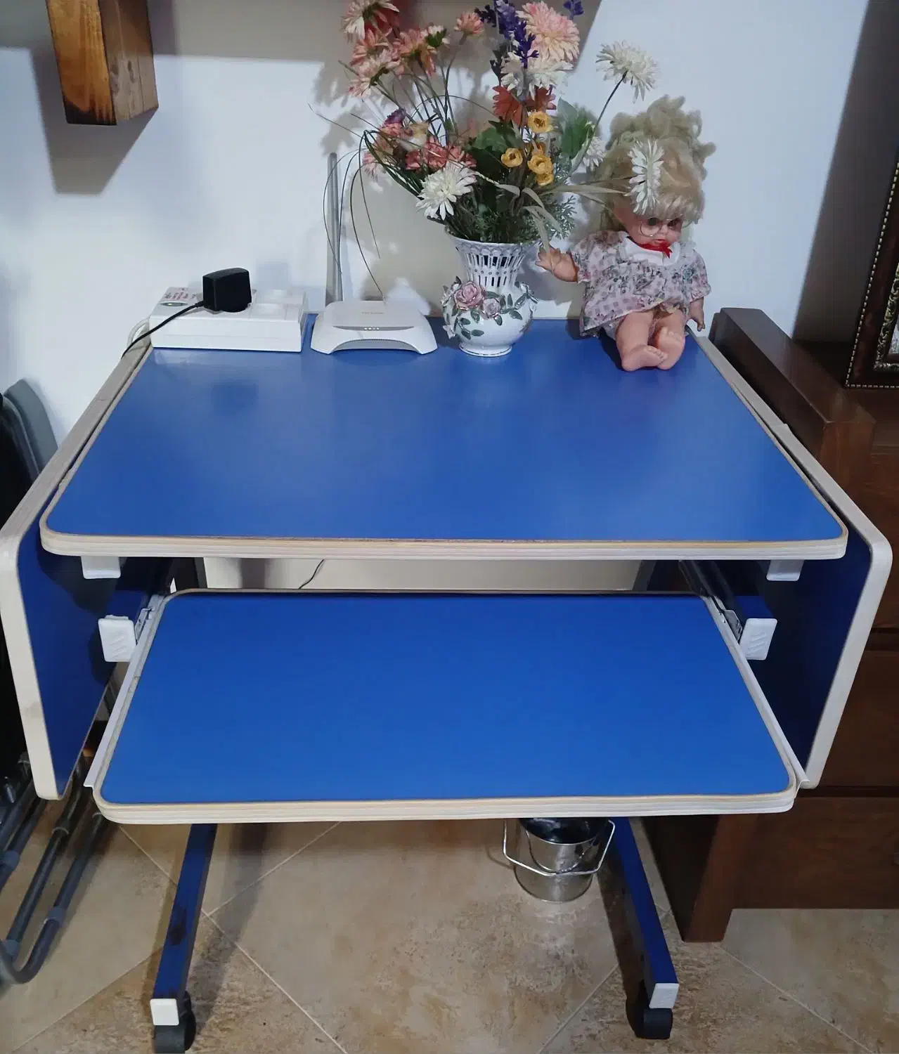 میز تحریر و کامپیوتر|میز تحریر و کامپیوتر|رویان, |دیوار