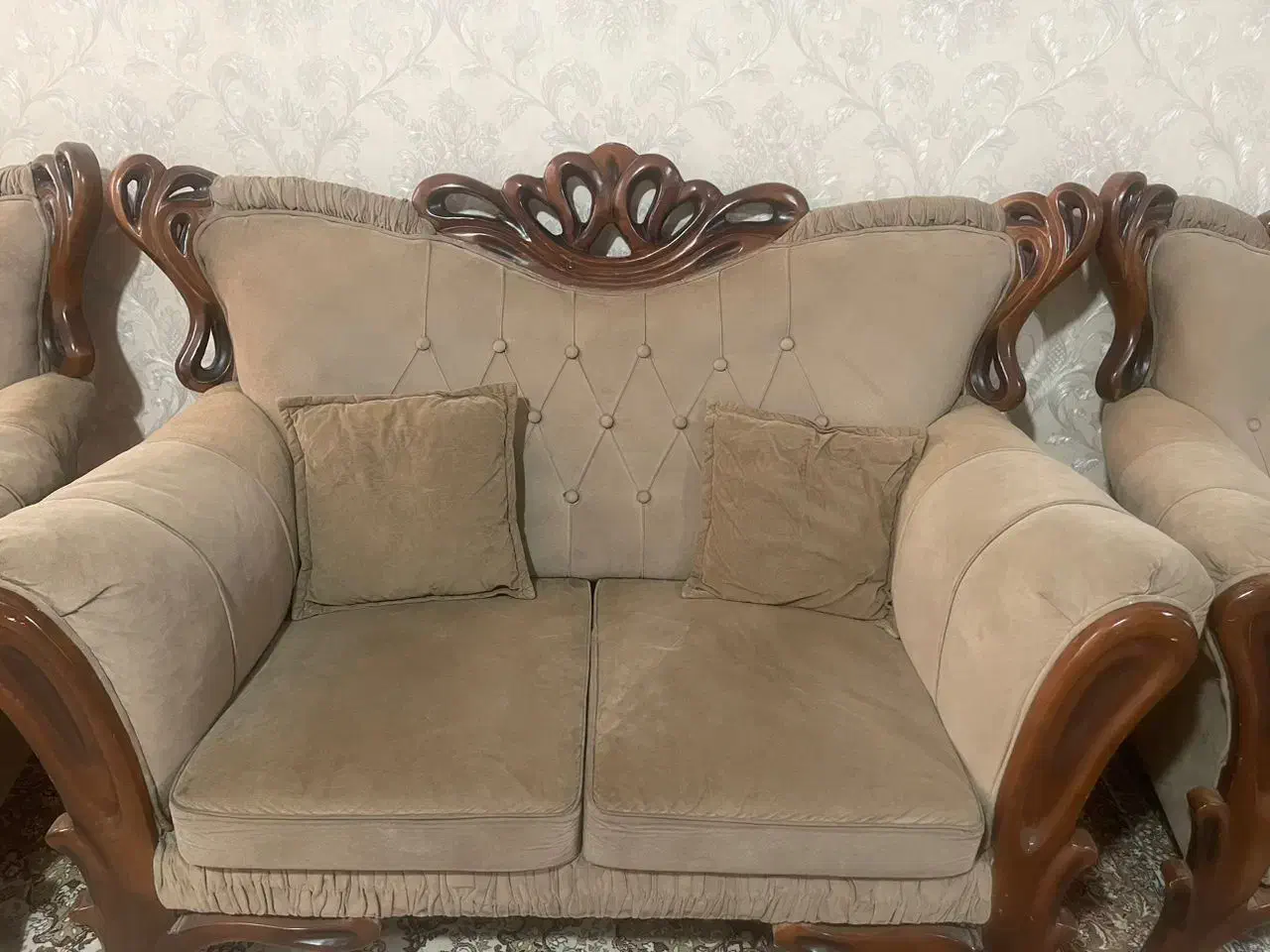 مبل 7 نفره همراه با میز عسلی|مبلمان خانگی و میز عسلی|رباط‌کریم, رباط‌کریم|دیوار