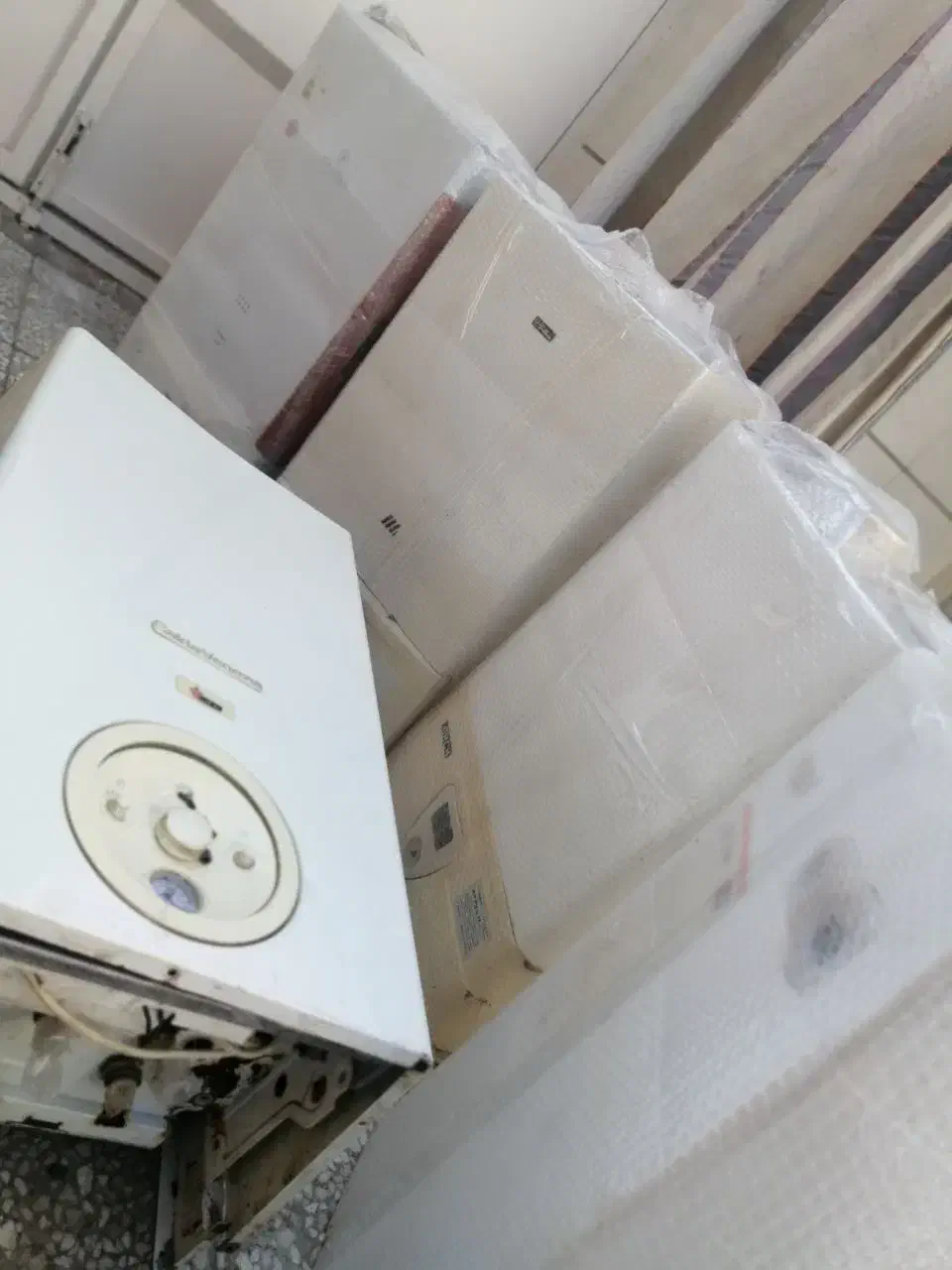 خرید وفروش آبگرمکن پکیج و رادیاتور سراسر اصفهان|آبگرمکن، پکیج، شوفاژ|اصفهان, باغ گلها|دیوار