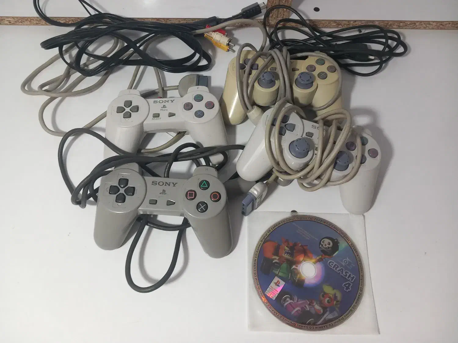 کنسول بازی پلی استیشن ۱ اصلی همراه ۴دسته|کنسول، بازی ویدئویی و آنلاین|شهرضا, |دیوار