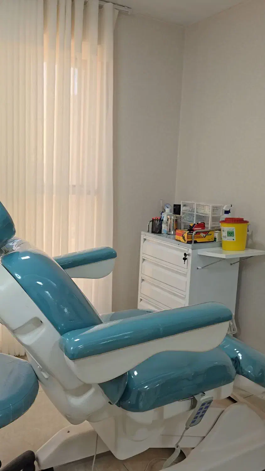 تخت تزریق سه موتوره و صندلی تابوره در حد نو|پزشکی|کرج, اتحاد|دیوار